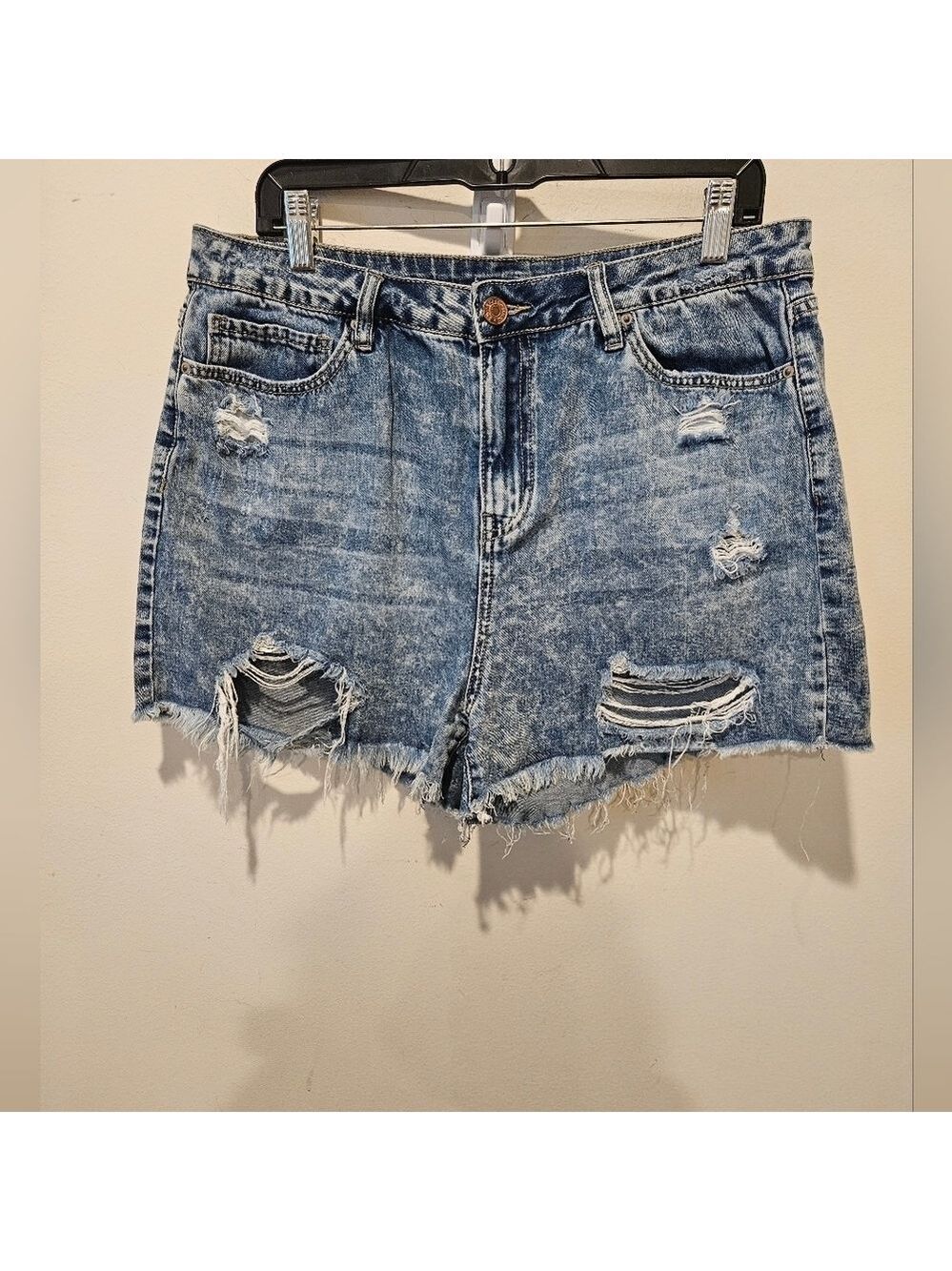 YMI DREAM JEAN WOMEN'S RIPPED DENIM HIGH-RISE JEAN SHORTS SIZE 17 WAIST 33